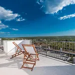 Holiday home 4 Bedroom Amazing Home In Debeljak Debeljak