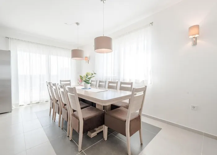 4 Bedroom Amazing Home In Debeljak Debeljak