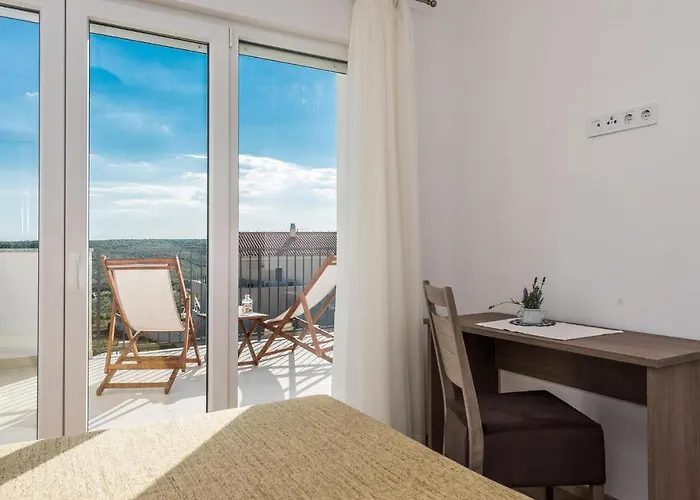 4 Bedroom Amazing Home In Debeljak Hébergement de vacances Debeljak