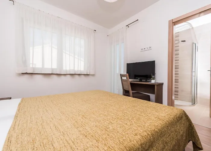 4 Bedroom Amazing Home In Debeljak Hébergement de vacances Debeljak