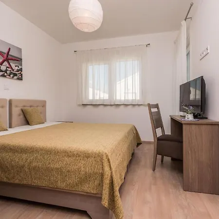 بيت للعطل Amazing Home In Debeljak Debeljak