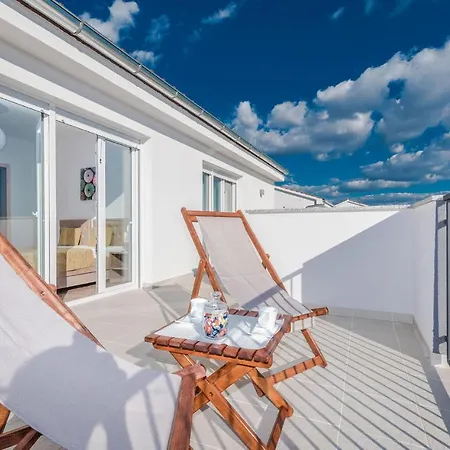 Amazing Home In Debeljak Debeljak