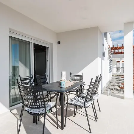 Amazing Home In Debeljak Debeljak