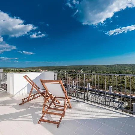 بيت للعطل Amazing Home In Debeljak Debeljak