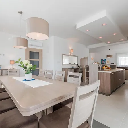 Amazing Home In Debeljak *