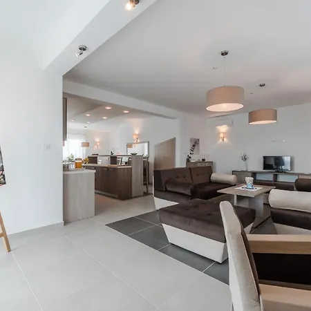 Amazing Home In Debeljak بيت للعطل
