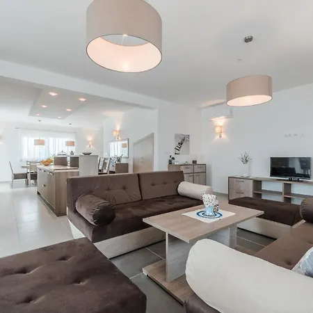 Amazing Home In Debeljak
