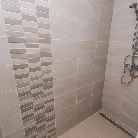 بيت للعطل Amazing Home In Debeljak Debeljak