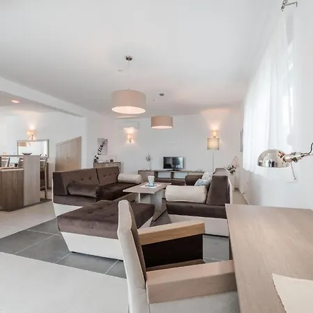 Amazing Home In Debeljak * Debeljak
