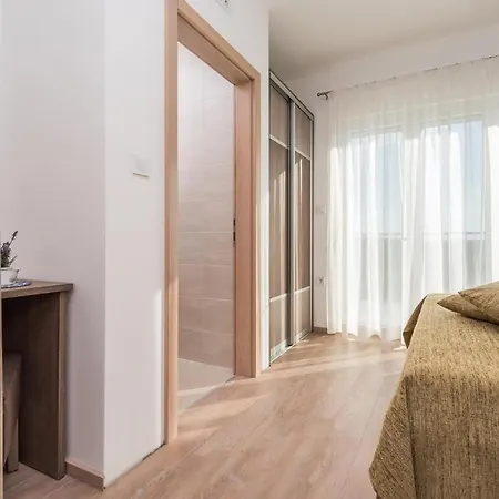 بيت للعطل Amazing Home In Debeljak *