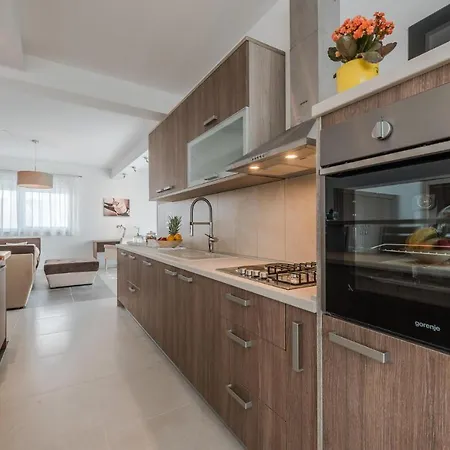 Amazing Home In Debeljak * Debeljak