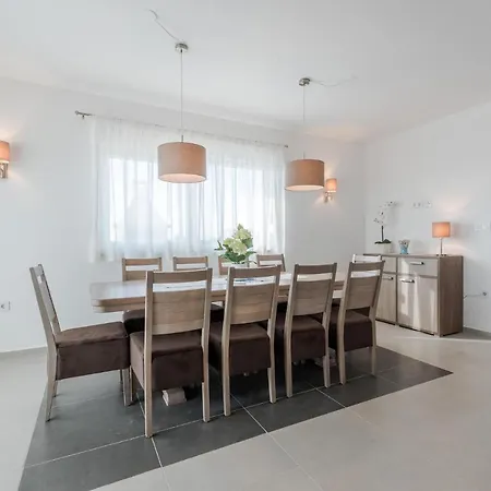Amazing Home In Debeljak