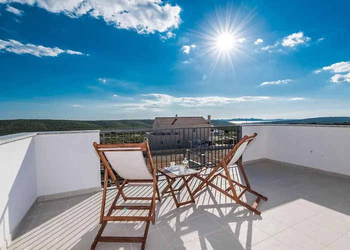 Holiday home 4 Bedroom Amazing Home In Debeljak *