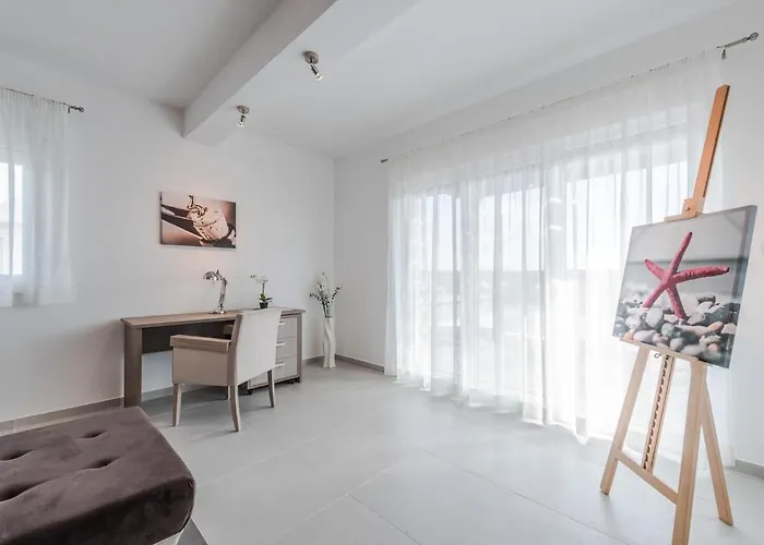 4 Bedroom Amazing Home In Debeljak
