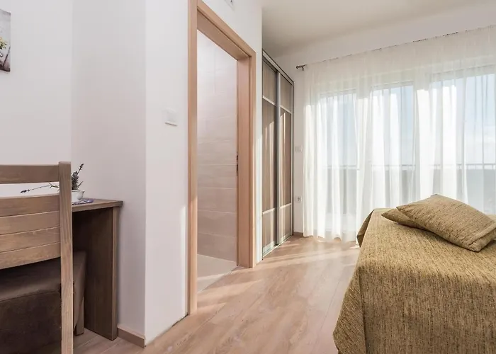 Holiday home 4 Bedroom Amazing Home In Debeljak *